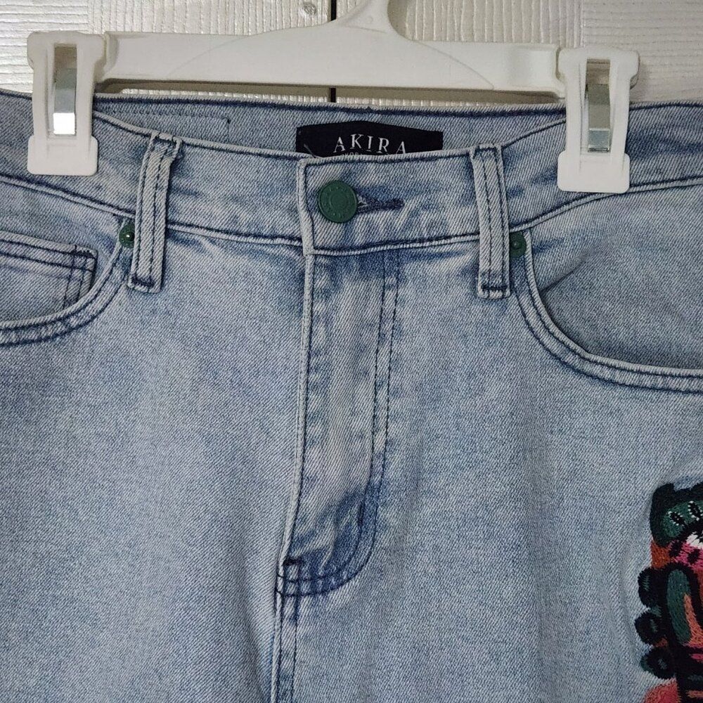 AKIRA Hidden Faces Embroidery Detailed Straight Leg Jeans Size 5 - Picture 9 of 12